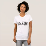Mãe personalizada do T-Shirt do partido nobre<br><div class="desc">Mãe da Camisa-T da Seta Bride.  Personalize com seu nome ou deixe-o vazio.  Excelente para festas noivas.</div>