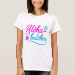 Magenta Aloha Beija T-Shirt de Verão Pun<br><div class="desc">Magenta Aloha Pega T-Shirt de Verão. Camiseta de verão festiva e colorida com as letras de mão "Aloha Beaches",  com sotaques florais de hibisco em magenta e azul. Esta camiseta de trocadilho de verão é perfeita para o verão.</div>
