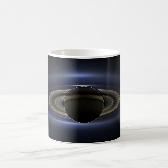 Mágica Caneca em mudança da cor de Saturn do planeta (Centro)