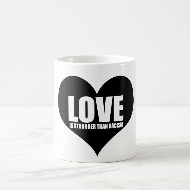 Mágica O amor é mais forte do que a caneca do racismo (Centro)