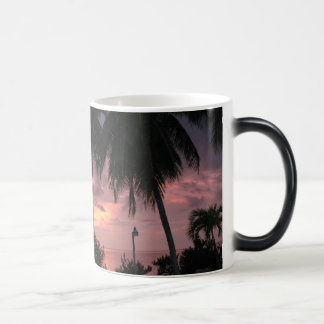 Mágica Por do sol tropical em uma caneca morphing