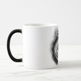 Mágica Relógio de bolso numa caneca
