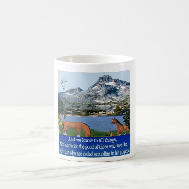 Mágica Romanos 8:28 caneca (Centro)