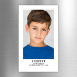 Magneta de Fotografia do Keepsasasasasasaame do An<br><div class="desc">Capture os marcos do ano escolar do seu filho com esta placa magnética de fotos de manutenção elegantemente projetada, com uma grande composição em estilo instantâneo com detalhes minimalistas nítidos e limpos. O elegante design moderno destaca a foto do seu filho e os detalhes do marco, criando uma manutenção que...</div>