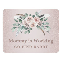 Mamãe está trabalhando no escritório doméstico Ros