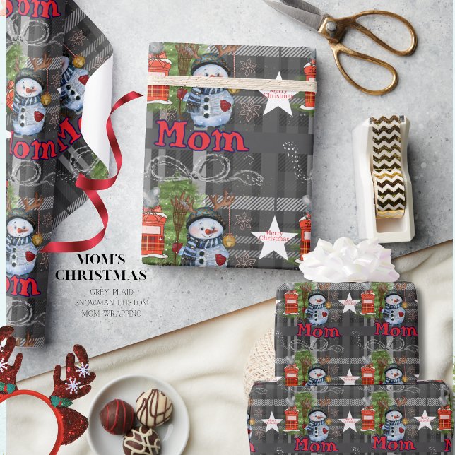 "Mamãe" Papel de Presente de Natal com Xadrez Cinz (Mom Gray Plaid Snowman Christmas Wrapping Paper (2))