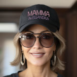 Mamma italiana Mãe personalizada bordado boné<br><div class="desc">Um boné preto de baseball bordado lindamente com a palavra "Mamma" em rosa e um nome personalizado em lavanda é o presente perfeito para as mães italianas em qualquer ocasião. Este acessório atencioso e na moda não só homenageia o calor e o amor associados ao termo "Mamma" na cultura italiana,...</div>