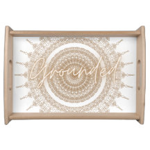 Mandala servindo a bandeja