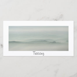 Manhã de pastel na Toscana nebulosa