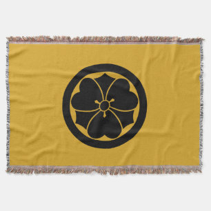 Manta Madeira ferve com espadas em círculo