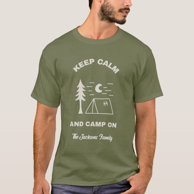 Mantenha a Calma & Continue Acampando Camiseta Mas (Frente)