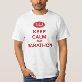 Mantenha a calma e a maratona. Camisa