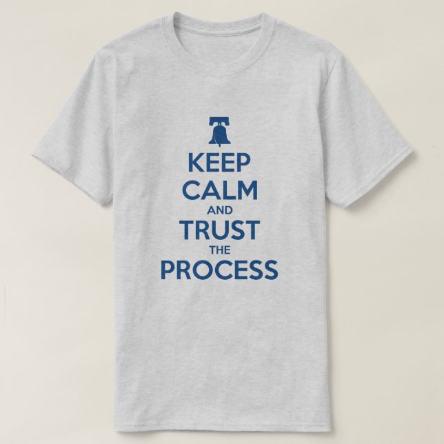 Mantenha a calma e confie o t-shirt do processo (Frente do Design)
