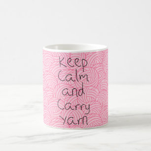Mantenha a calma e o Carregar, cor-de-rosa, caneca