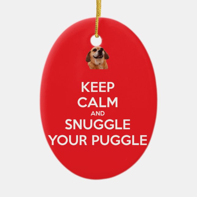 Mantenha a calma e Snuggle seu ORNAMENTO de Puggle (Frente)