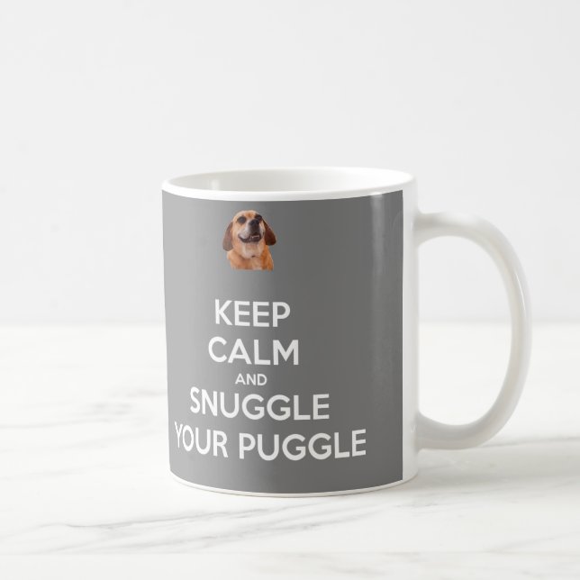 Mantenha a calma e Snuggle sua CANECA de Puggle - (Direita)