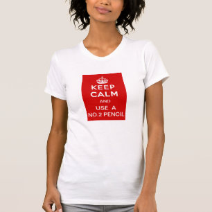 Mantenha a calma e use um t-shirt do lápis do no.