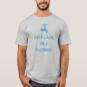 Mantenha a calma Im um t-shirt do canalizador