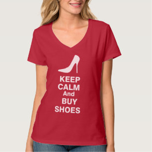 Mantenha calmo e compre o t-shirt dos calçados