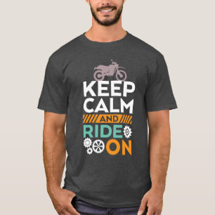 Mantenha-se calmo e caminhe na camiseta Biker