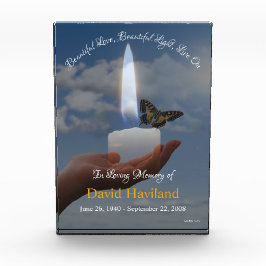 Mão HAMbWG Segurando Vela com Borboleta