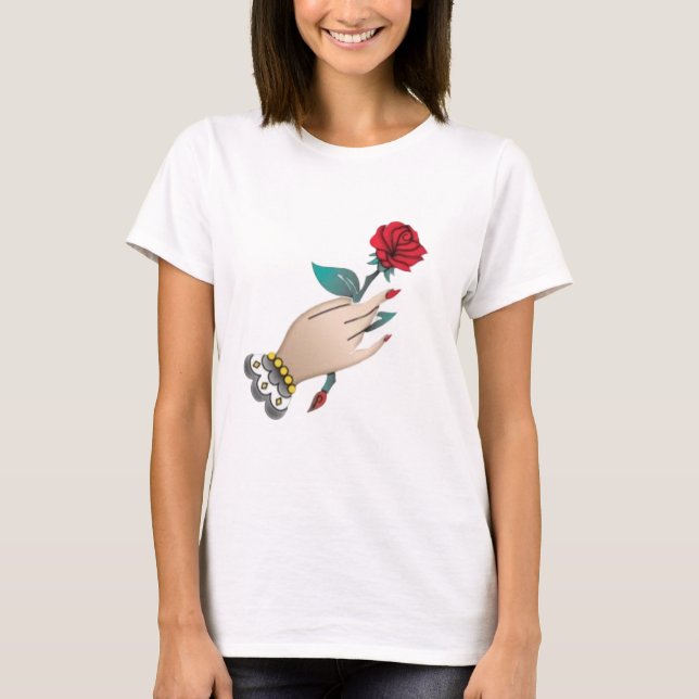 Mão segurando uma camiseta Rosa" (Frente)