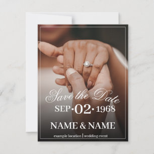 Mãos de um Casal de Casamento Colorido com Anel