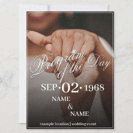 Mãos de um Casal de Casamento Colorido com Anel