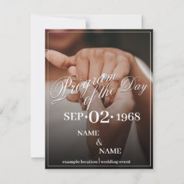 Mãos de um Casal de Casamento Colorido com Anel