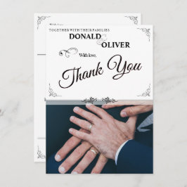 Mãos de um Casal de Casamento Gay com Anéis