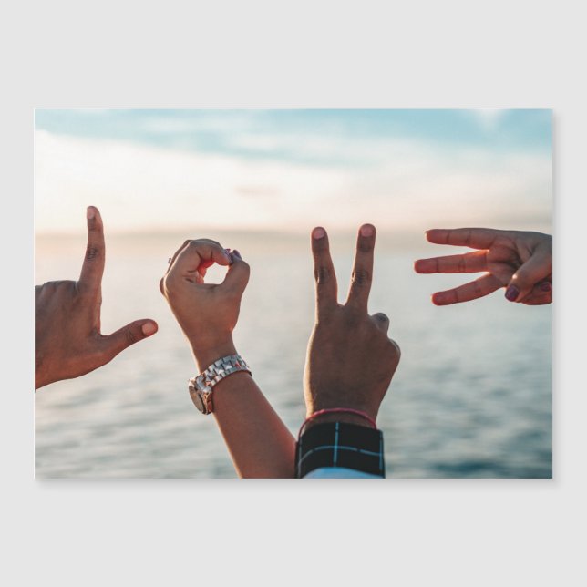 Mãos Escrevem Amor | Cartão Magnético de Foto Româ (Frente)