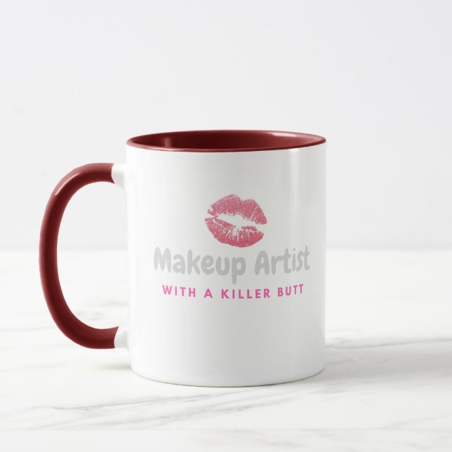 Maquilhador engraçado com uma caneca do bumbum do (Esquerda)