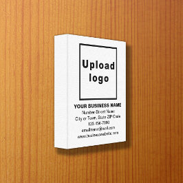 Marca comercial na impressão de tela branca