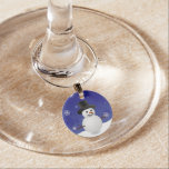 Marcador Para Taças De Vinho Blue Snowman Winter Scenery Christmas Wine Charm<br><div class="desc">Se você está ficando iluminado como a árvore de Natal nesta temporada de Natal, certifique-se de marcar seu copo de vinho com este bonitinho Blue Snowman Winter Scenery Christmas Wine Charm. Design de charme de vinho apresenta um boneco de neve feliz em uma cena de vinho de neve contra um...</div>