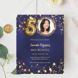 Marinho azul, foto de estrela dourada, 50º convite<br><div class="desc">Um convite para fotos moderno e na moda para uma festa de aniversário 50ª. Um fundo azul marinho,  decorado com estrelas ouros. A cor azul é irregular. Personalize e adicione sua foto e detalhes da festa. 1 folha = 1 convite impresso de borda a borda.</div>