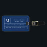 Marinho Azul Linhas Modernas | Etiqueta de Bagagem<br><div class="desc">estilo viagem com uma etiqueta de bagagem de design personalizada! As etiquetas modernas e na moda vão vestir a sua bagagem e tornar fácil identificar rapidamente a sua bagagem na reivindicação de bagagem. Personalize este item adicionando os detalhes Iniciais e de contato do seu monograma. Personalize facilmente a cor de...</div>