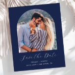 Marinho de Arca de Fotografia de Orçamento Azul Sa<br><div class="desc">Este simples e minimalista Cartão Salvar a Data apresenta um boho de fotos acima das palavras "Salvar a Data" em um elegante roteiro branco, seguido pelos nomes do casal, data do casamento e cidade em sans serif em um fundo azul marinho. Adicione uma mensagem mais detalhada com informações adicionais sobre...</div>
