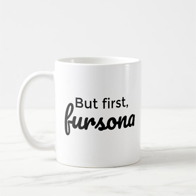 Mas primeiro, a caneca de café fursona. (Esquerda)