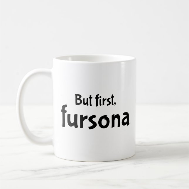 Mas primeiro, a caneca de café fursona. (Esquerda)