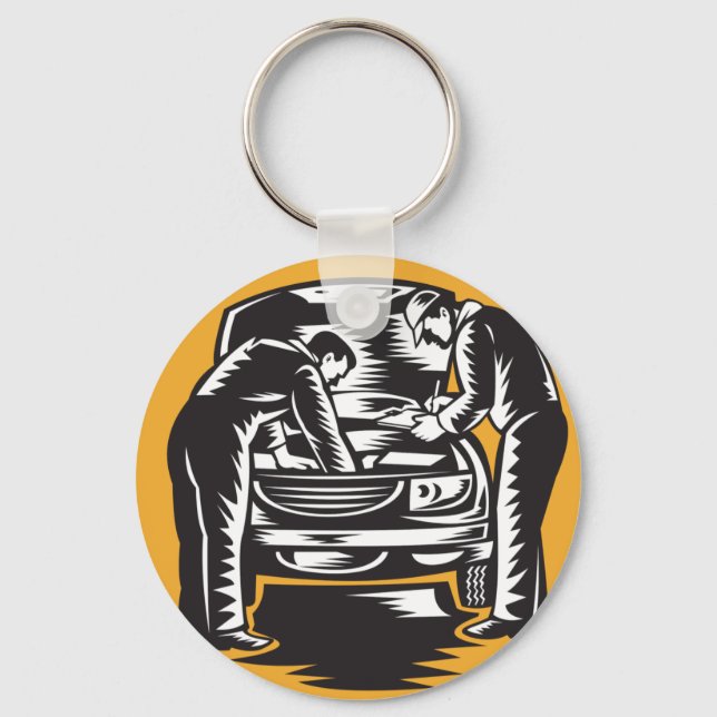 Mecânica Trabalhando Em Um Chaveiro De Carro (Frente)