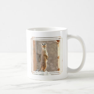 Meerkat na caneca de café da atenção