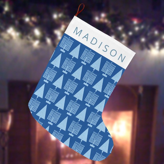 Meia De Natal Grande Feliz Azul, Interfé Chrismukkah Cute Chilte Name (A pattern of Hanukkah menorahs and Christmas trees in blue for a Merry Everything holiday stocking)