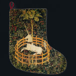 Meia De Natal Grande FLORES GÓTICOS da FANTASIA do UNICÓRNIO, verde<br><div class="desc">1495-1505 Netherland sul. Unicórnio capturado. Os redemoinhos florais verdes florescem com um unicórnio de assento branco,  elaboração digital da tapeçaria antiga.</div>