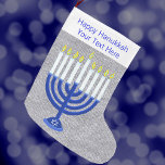 Meia De Natal Grande Hanukkah Blue Menorah Silver Chrismukkah<br><div class="desc">Estocagem azul, prateada e branca com um Menorah azul marinho com velas brancas e um símbolo Star Of David na base. Este design está disponível em muitos outros itens do meu compro, desde a decoração doméstica até suprimentos de festas. Só porque você comemora Chanukkah não significa que você não pode...</div>