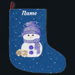 Meia De Natal Grande Snowman e Bunnies Dormindo<br><div class="desc">Dois coelhos pequenos,  castanhos e brancos se movem até um boneco de neve em um boné e cachecol azul,  com botões grandes e azuis,  à medida que a neve cai ao redor deles,  e através do fundo. Um estoque fofo para o Natal!</div>