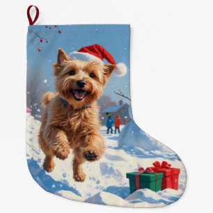 Meia De Natal Grande Térrier Wheaten Correndo na Neve com Chapéu de Nat