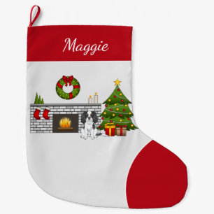 Meia De Natal Grande Tricolor Cavalier Dog Em Uma Sala De Natal