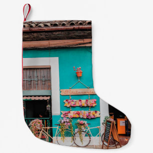 MEIA DE NATAL PEQUENA BICICLETA BRANCA ESTACIONADA AO LADO DO TEAL PINTA