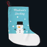 Meia De Natal Pequena Bonito Snowman Winter Snow Christmas Para Crianças<br><div class="desc">Uma meia bonita para os pequenos encher os presentes de Natal. bonitinho bonitão que está vestindo um chapéu preto e uma cenoura para seu nariz em um fundo de inverno de neve. Um design de férias moderno que usa linhas e formas mínimas que o tornam elegante e elegante como presente...</div>