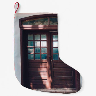 MEIA DE NATAL PEQUENA BROWN WOODEN WINDOW ON BLUE CONCRETE WALL